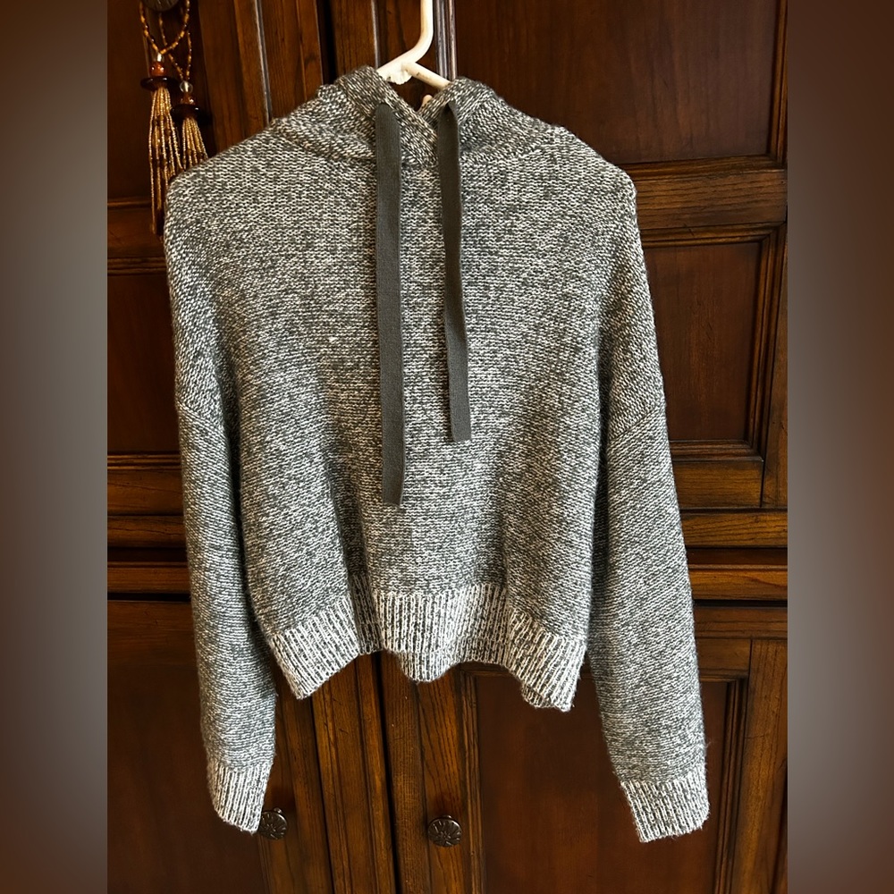 🌟 Rubymoon Sweater - Picture 2 of 5